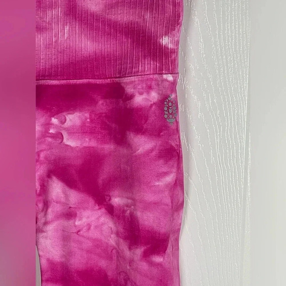 Free People Movement Good Karma tie dye leggings size m/l - Picture 13 of 14